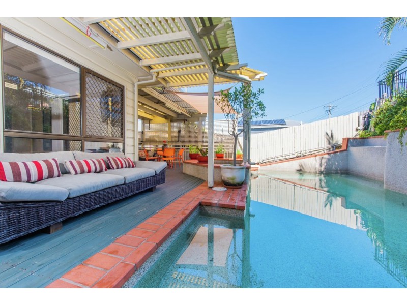 659 Esplanade, Lota QLD 4179