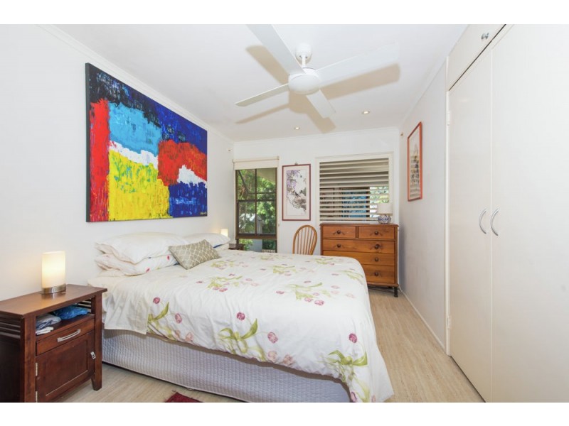 659 Esplanade, Lota QLD 4179