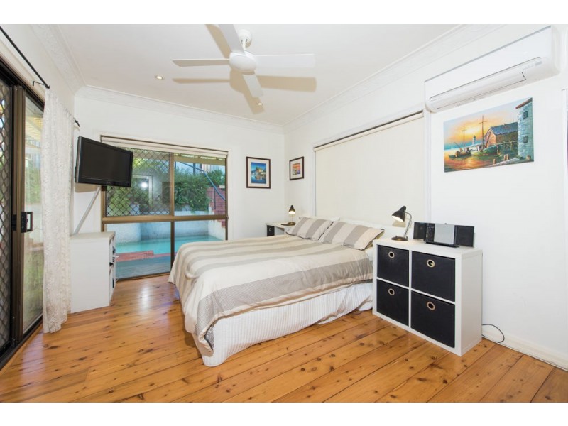 659 Esplanade, Lota QLD 4179