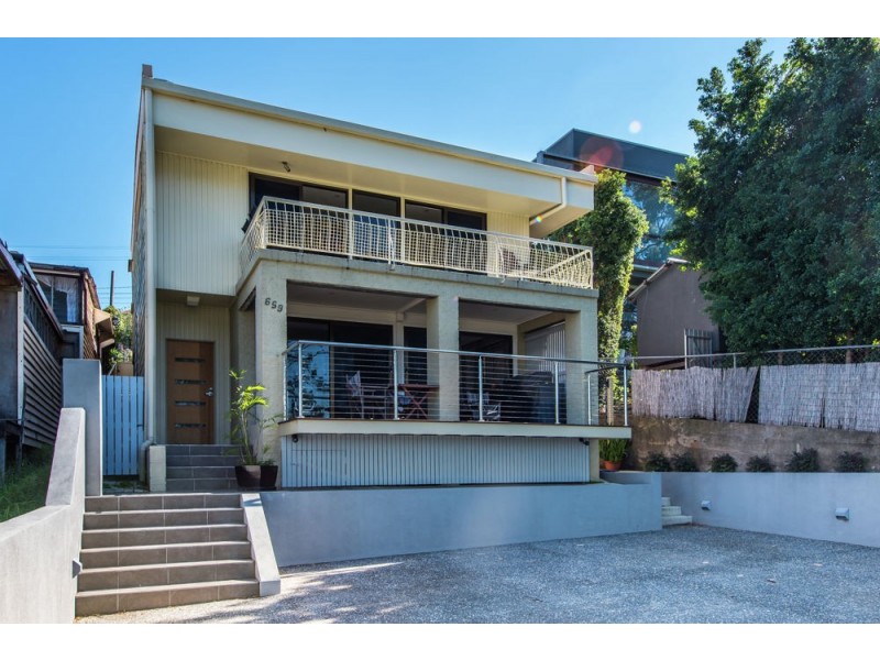 659 Esplanade, Lota QLD 4179