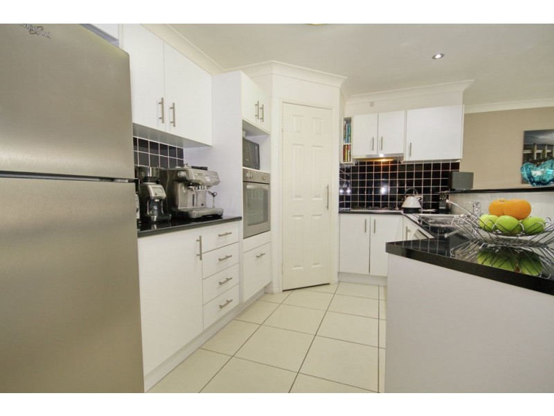 8 Wirra Cct, Wynnum West QLD 4178
