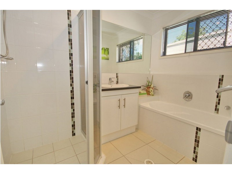 8 Wirra Cct, Wynnum West QLD 4178