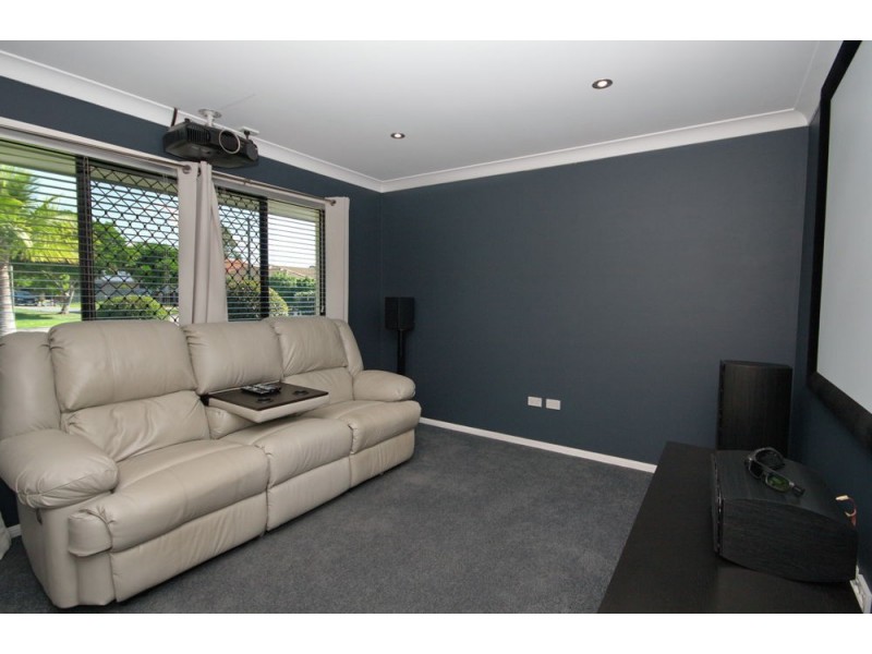 8 Wirra Cct, Wynnum West QLD 4178