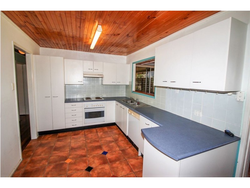 11 Wilfred St, Lota QLD 4179