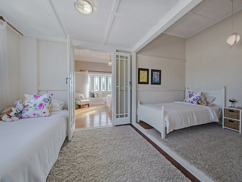 45 Tranters Avenue, Camp Hill QLD 4152