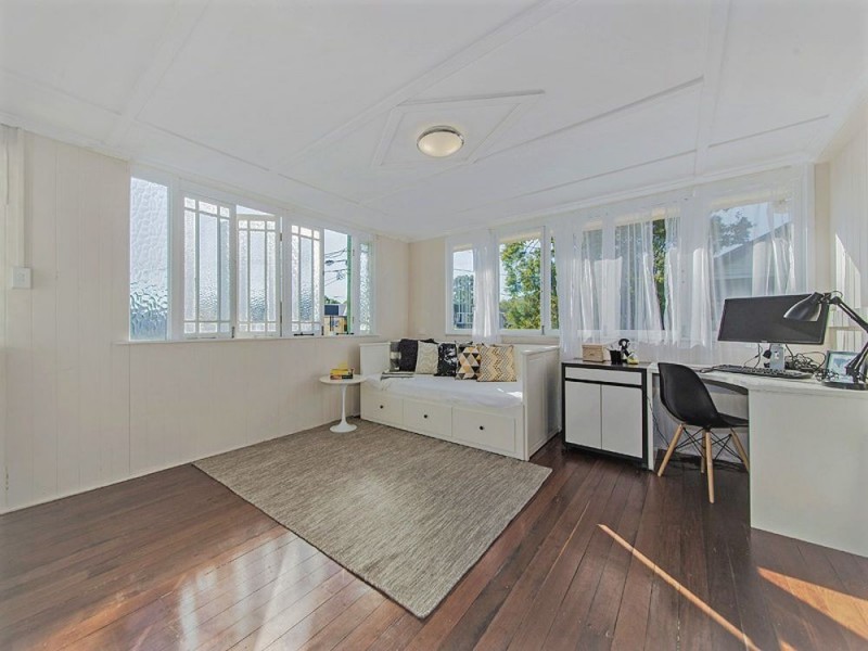 45 Tranters Avenue, Camp Hill QLD 4152