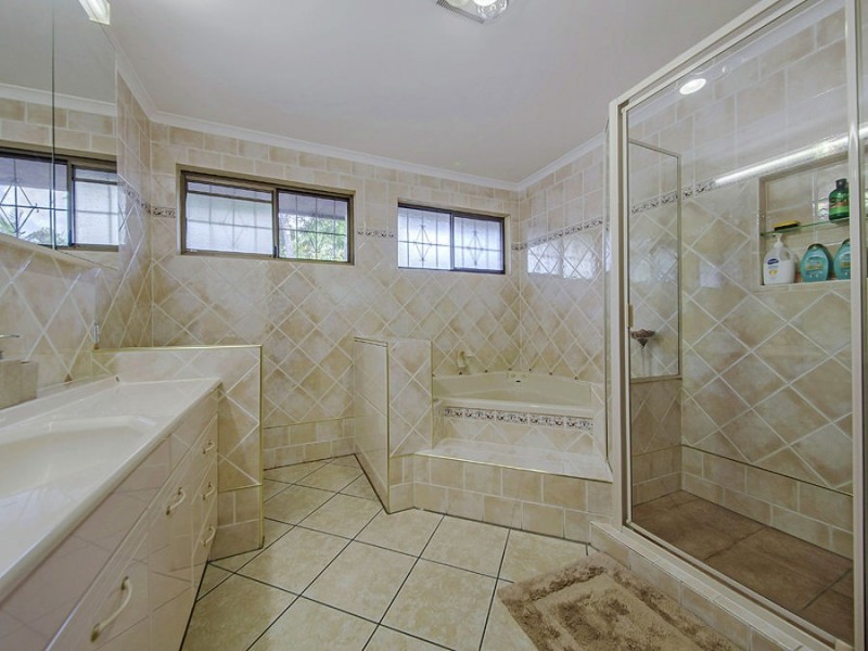 24 Morden Street, Birkdale QLD 4159