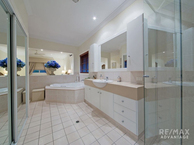 156 Gordon Parade, Manly QLD 4179
