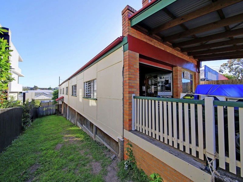 35 Yamboyna Street, Manly QLD 4179