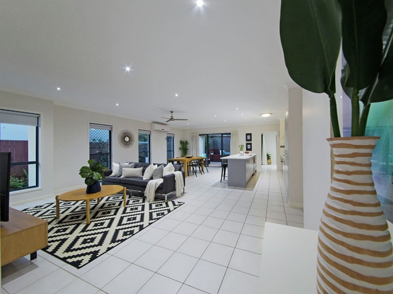 13 Tallis Street, Wakerley QLD 4154