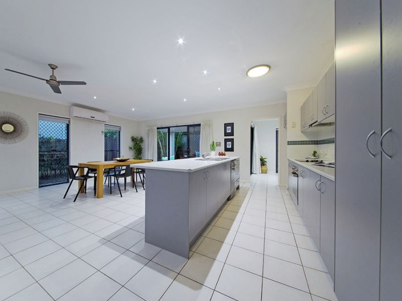 13 Tallis Street, Wakerley QLD 4154