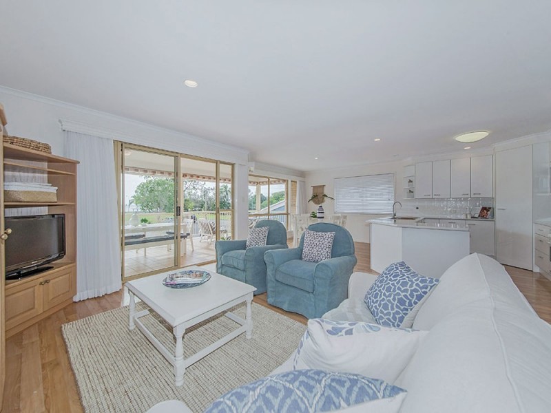 317 Upper Esplanade, Manly QLD 4179