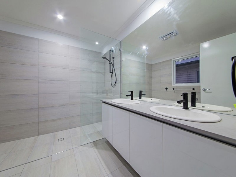 142 Kamarin Street, Manly West QLD 4179