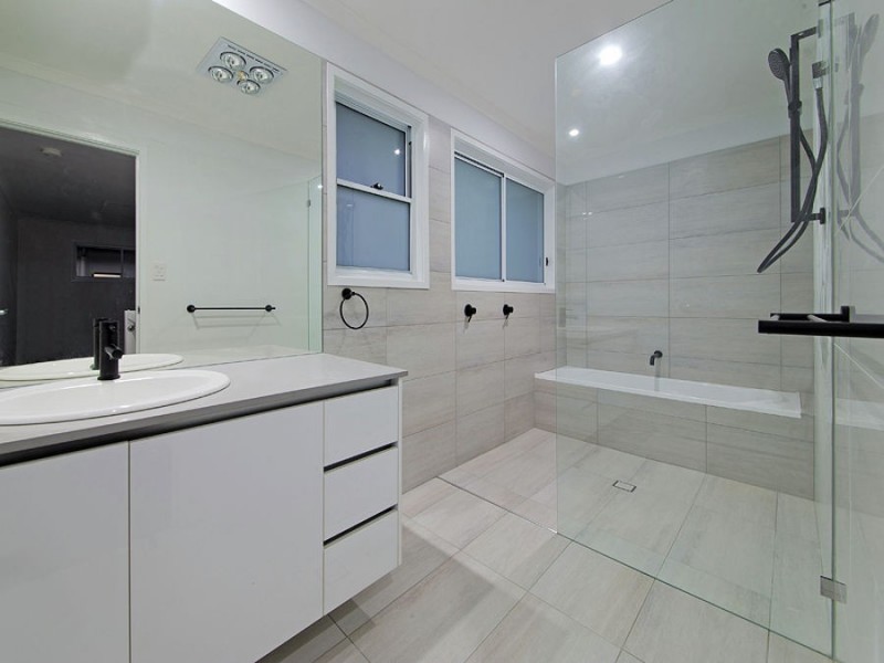 142 Kamarin Street, Manly West QLD 4179