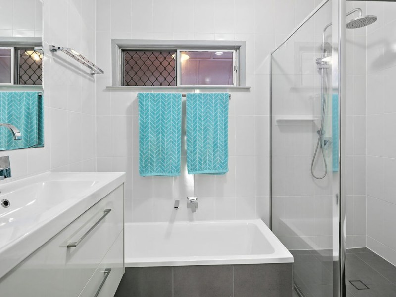 24 Ure Street, Wynnum QLD 4178