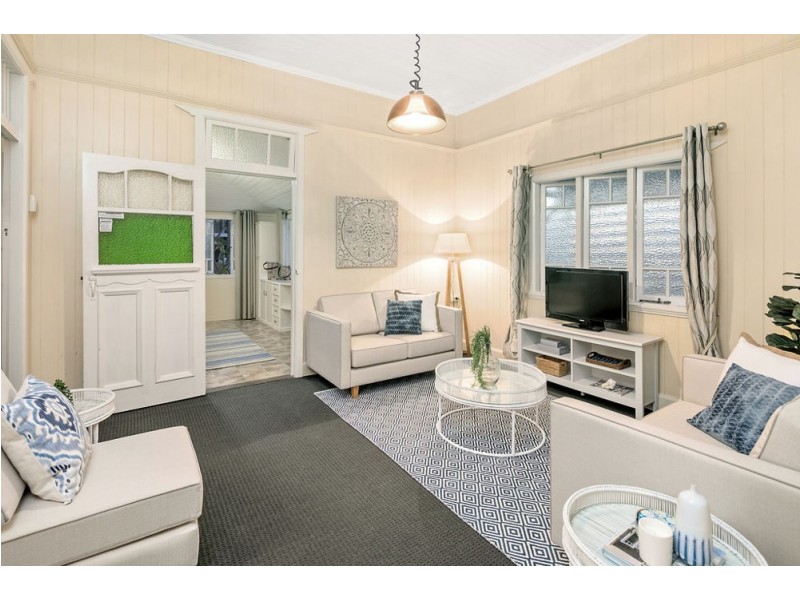 4 Grattan Tce, Wynnum QLD 4178
