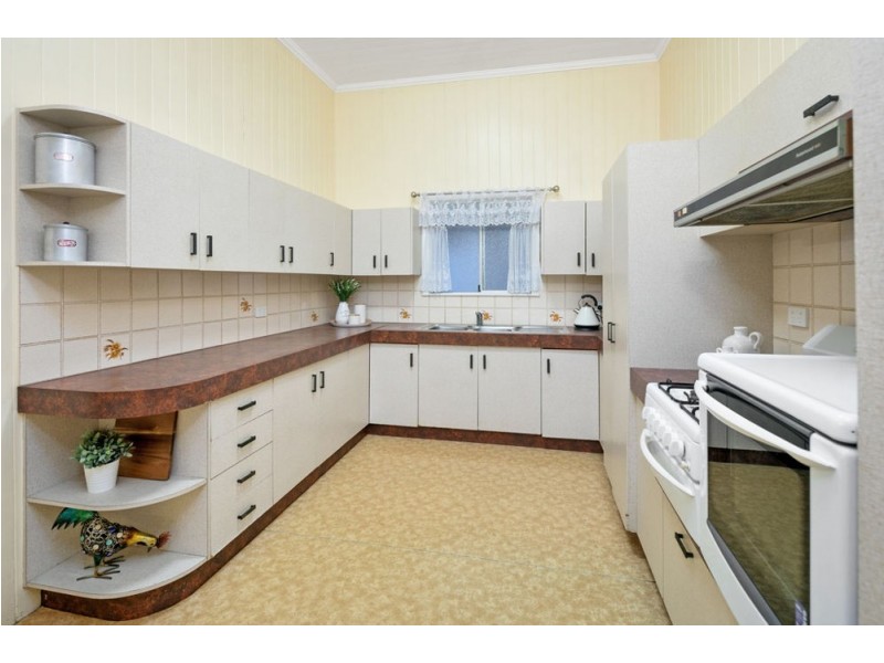 4 Grattan Tce, Wynnum QLD 4178
