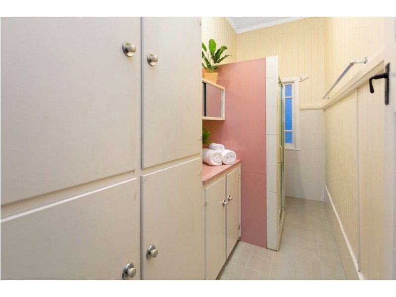 4 Grattan Tce, Wynnum QLD 4178