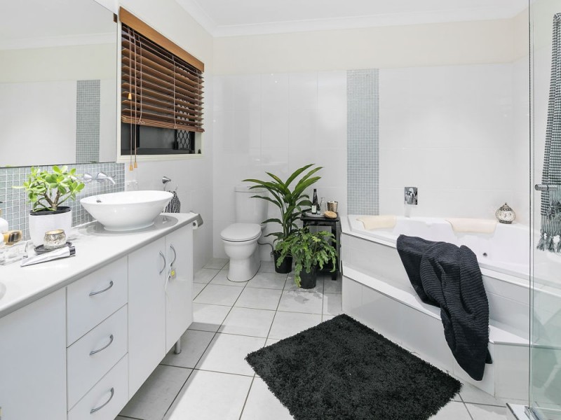 9 Blackwood Road, Manly West QLD 4179