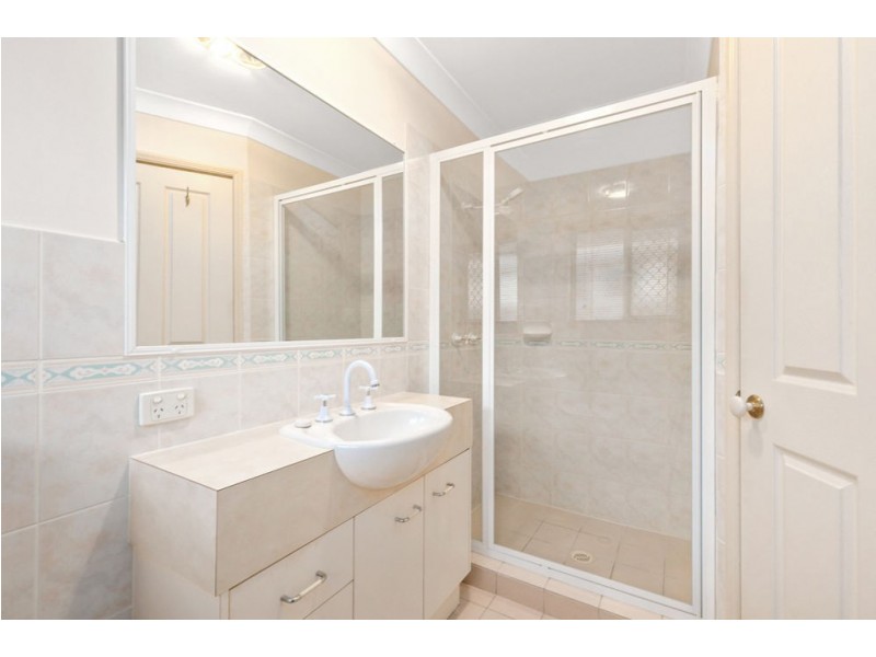 5 Miles Crescent, Manly West QLD 4179