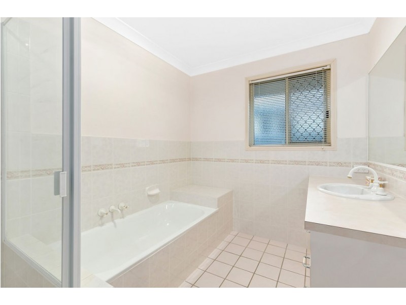 5 Miles Crescent, Manly West QLD 4179