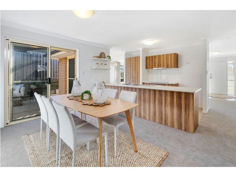 4 Brighton Ct, Wakerley QLD 4154