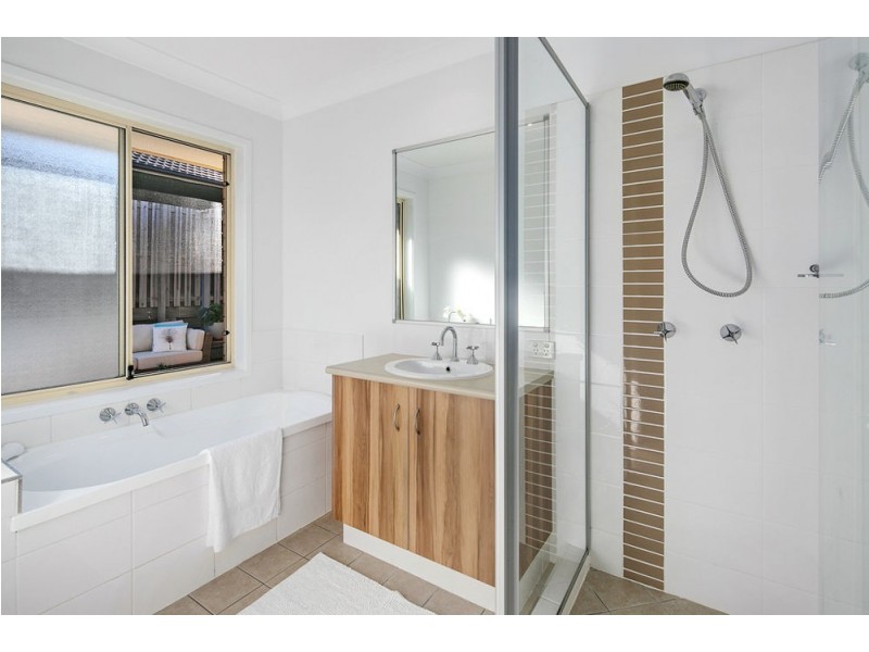 4 Brighton Ct, Wakerley QLD 4154