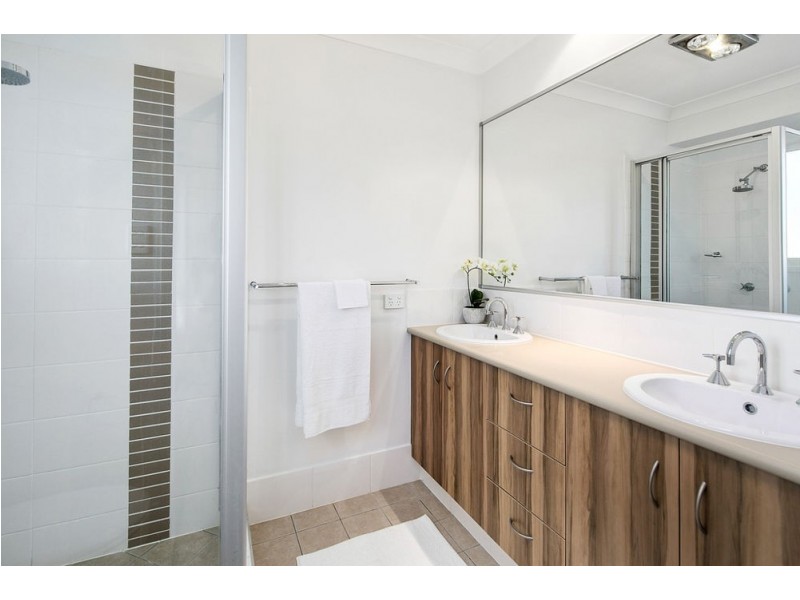 4 Brighton Ct, Wakerley QLD 4154