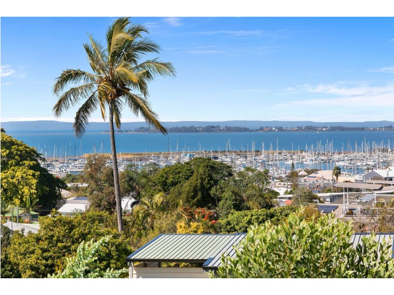 96 Carlton Terrace, Manly QLD 4179