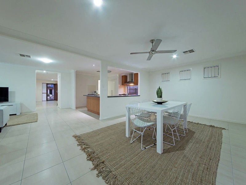 9 Higgs Circuit, Wynnum West QLD 4178
