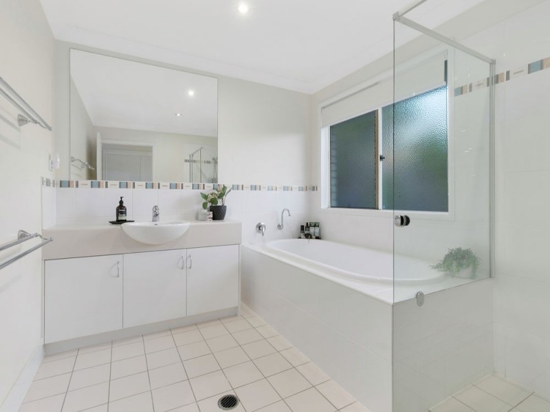3 Figtree Place, Wakerley QLD 4154