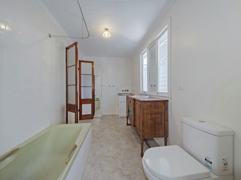 18 Bay Terrace, Wynnum QLD 4178