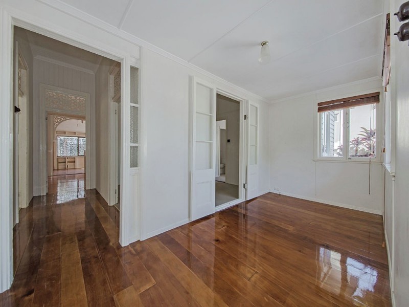 18 Bay Terrace, Wynnum QLD 4178