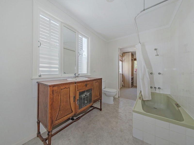 18 Bay Terrace, Wynnum QLD 4178