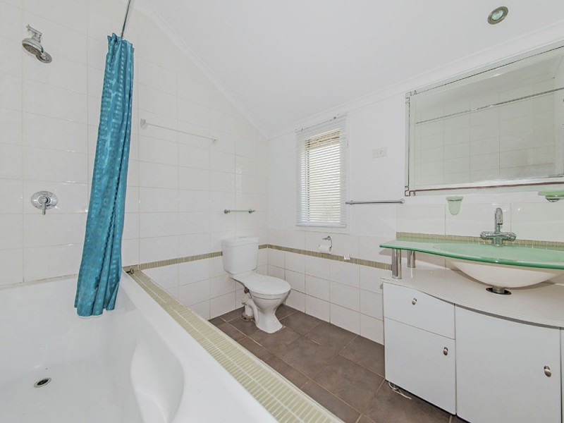 24 Foch Street, Wynnum West QLD 4178