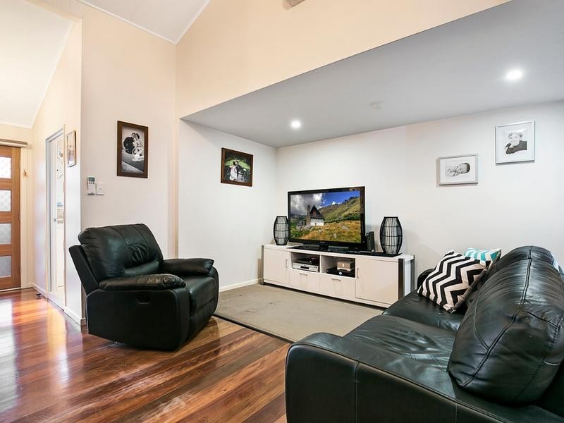 827 Esplanade, Lota QLD 4179