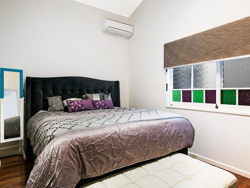 827 Esplanade, Lota QLD 4179