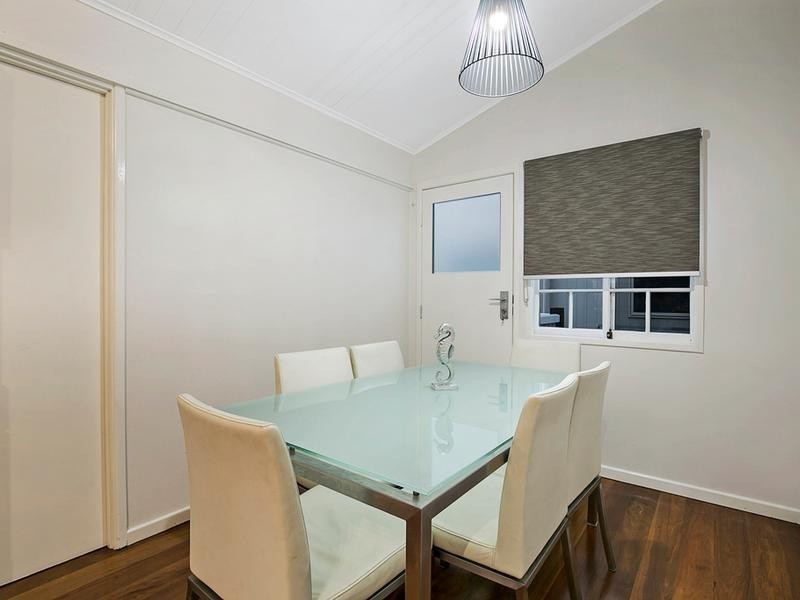 827 Esplanade, Lota QLD 4179