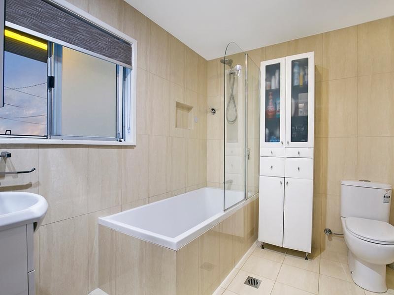 827 Esplanade, Lota QLD 4179