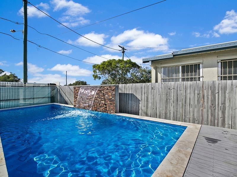 827 Esplanade, Lota QLD 4179