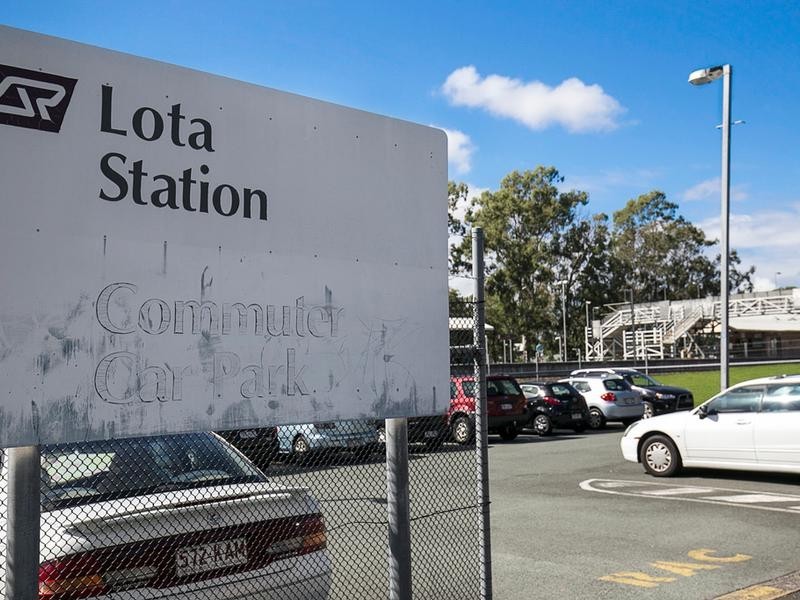 827 Esplanade, Lota QLD 4179