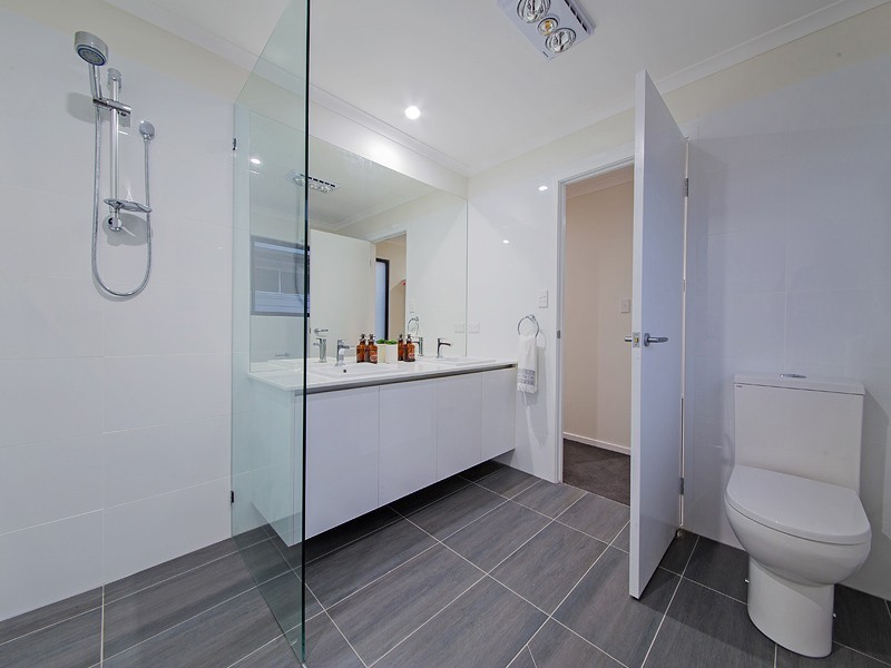 144 Kamarin Street, Manly West QLD 4179