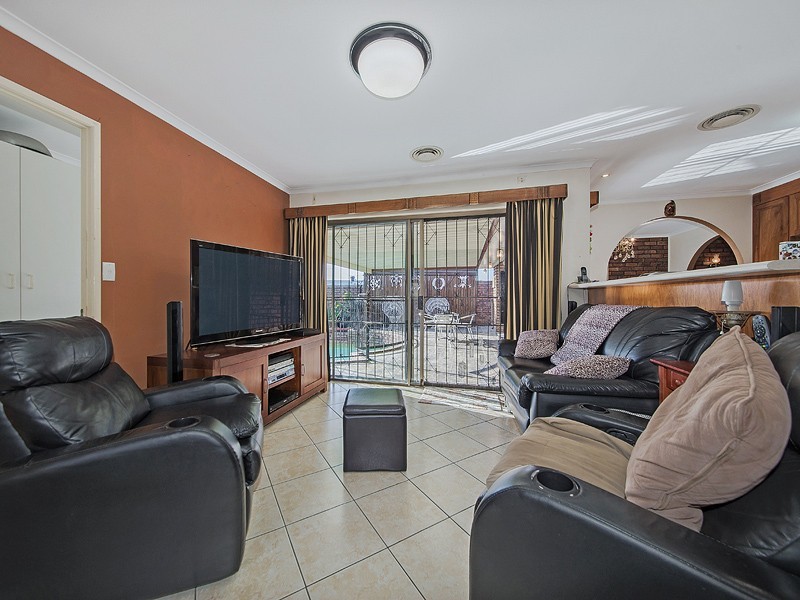 24 Morden Street, Birkdale QLD 4159