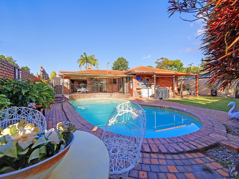 24 Morden Street, Birkdale QLD 4159