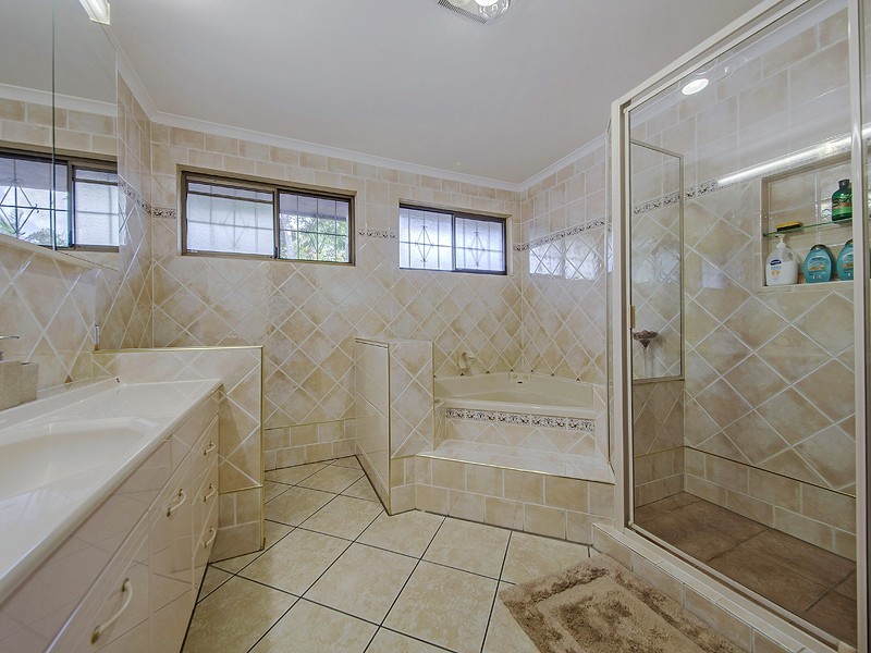 24 Morden Street, Birkdale QLD 4159