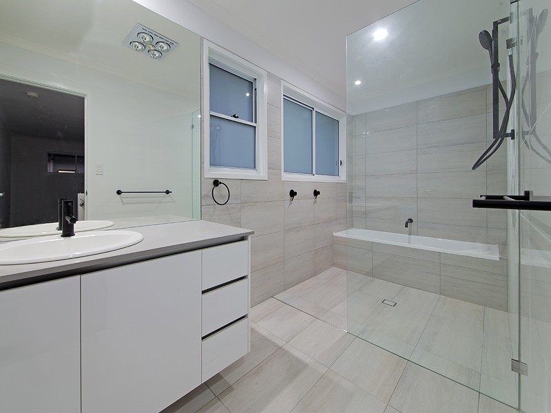 142 Kamarin Street, Manly West QLD 4179