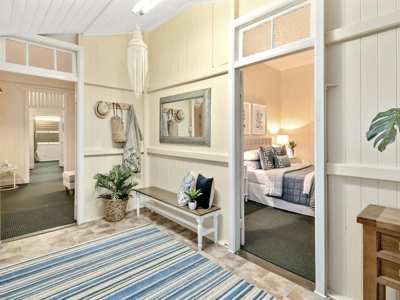 4 Grattan Tce, Wynnum QLD 4178