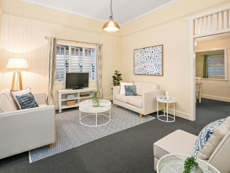 4 Grattan Tce, Wynnum QLD 4178