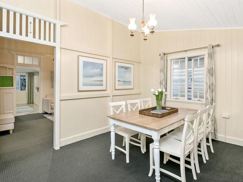 4 Grattan Tce, Wynnum QLD 4178