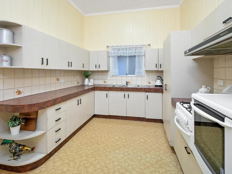 4 Grattan Tce, Wynnum QLD 4178